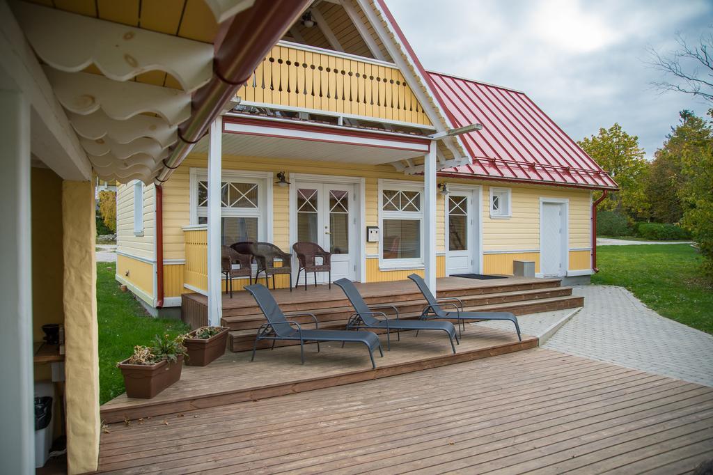 Posti Hostel Kärdla Esterno foto