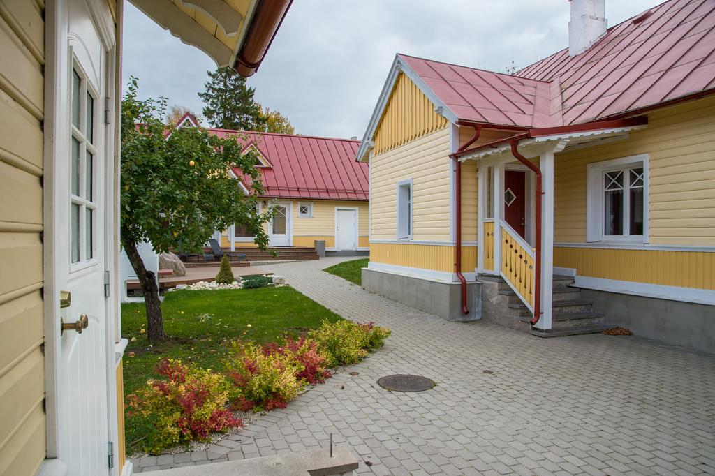 Posti Hostel Kärdla Esterno foto