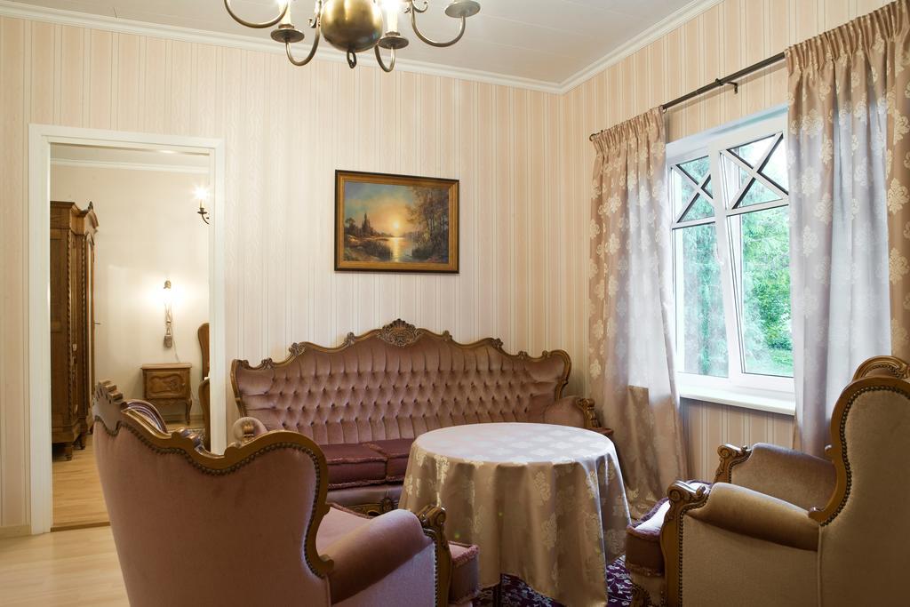 Posti Hostel Kärdla Esterno foto